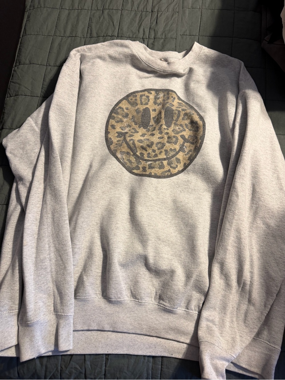 Men's Light Gray Crewneck Sweatshirt with Leopard Smile Graphic
